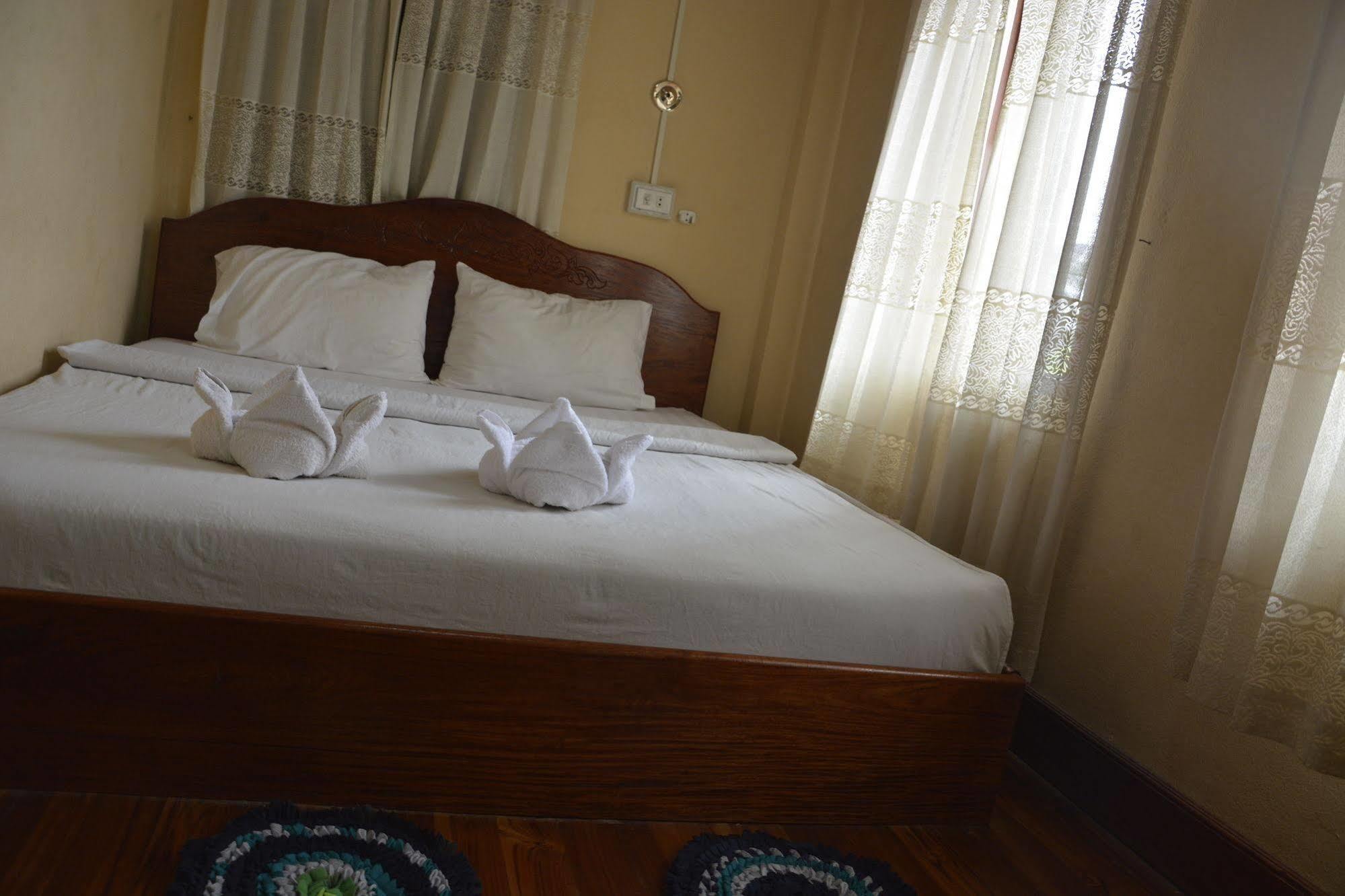 Silikhane Guesthouse لوانغ برابانغ المظهر الخارجي الصورة